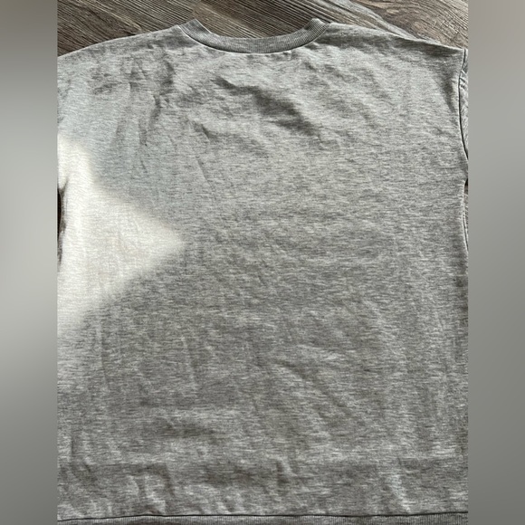 Women’s small 3-5 sweatshirt in perfect condition never worn. - Picture 2 of 3